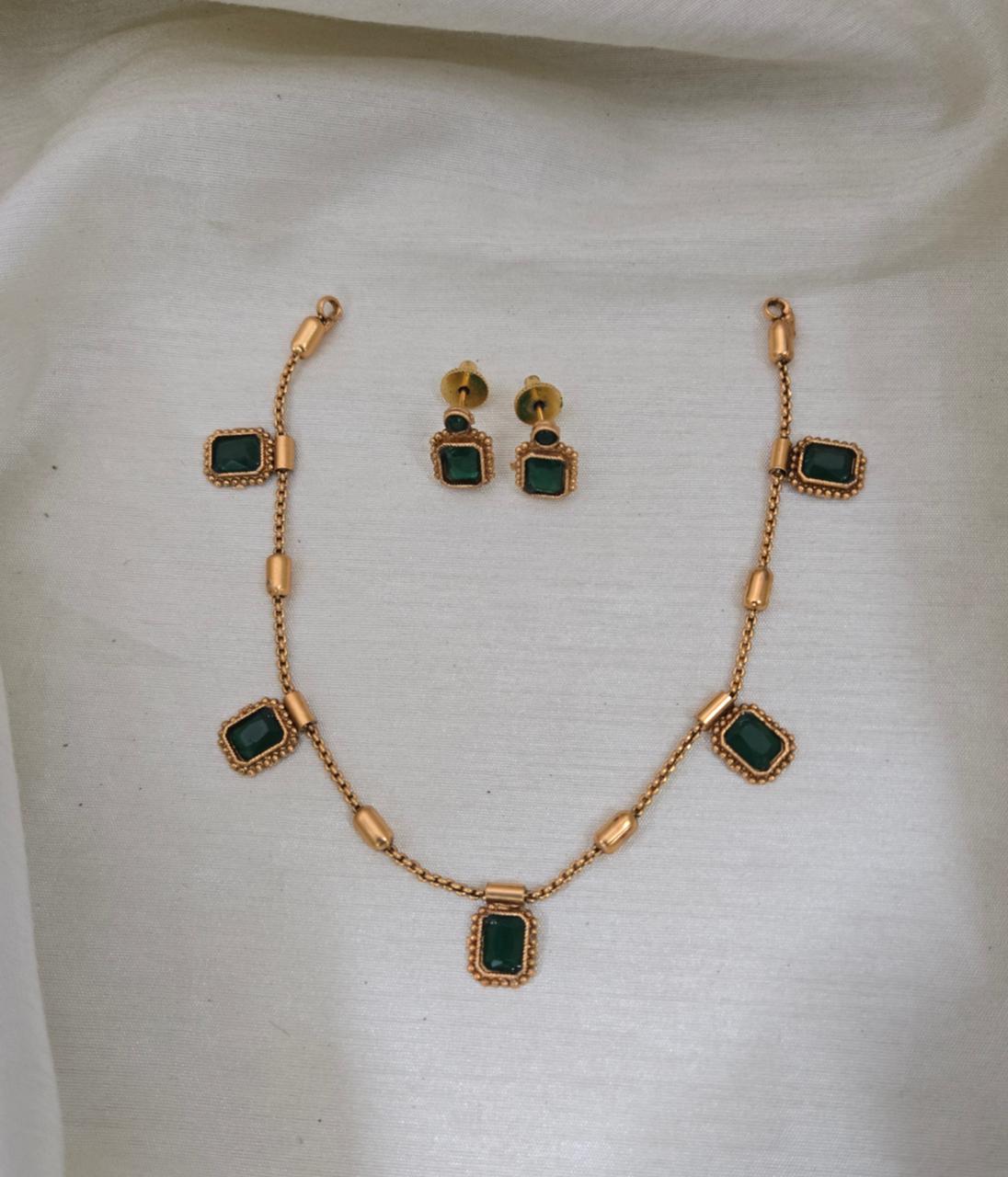 Uri Delicate Gemstone Necklace Set - GREEN - image 2