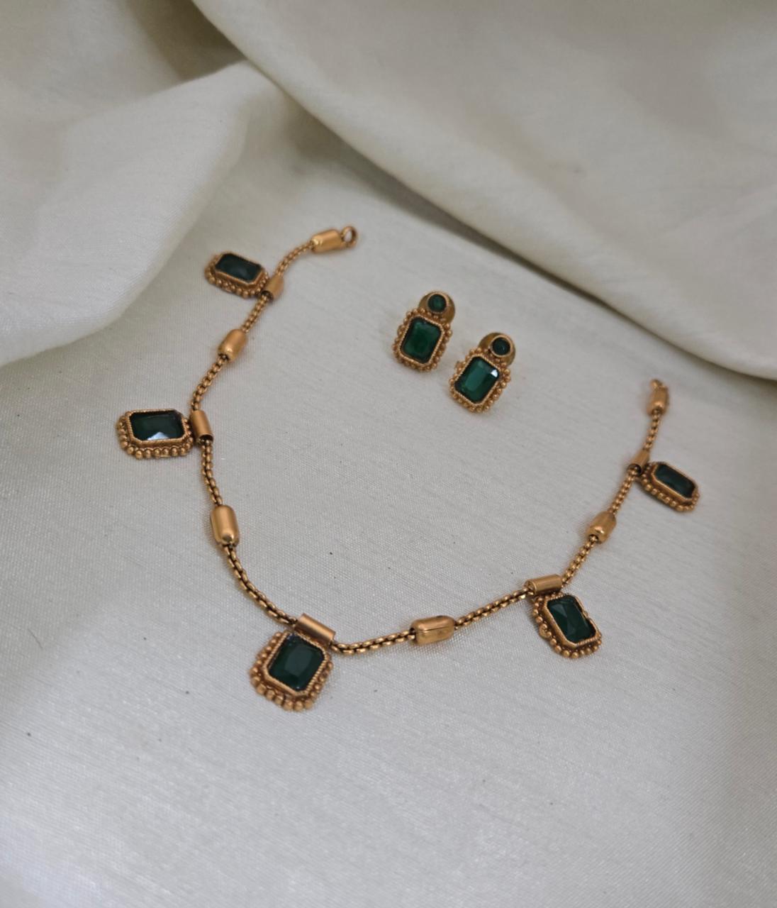 Uri Delicate Gemstone Necklace Set - GREEN - image 3