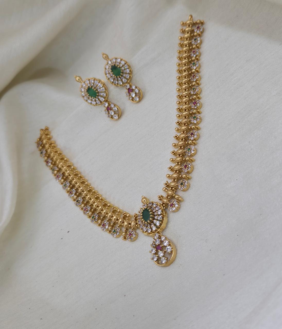 Ananya Floral Border Delicate Necklace Set - image 4