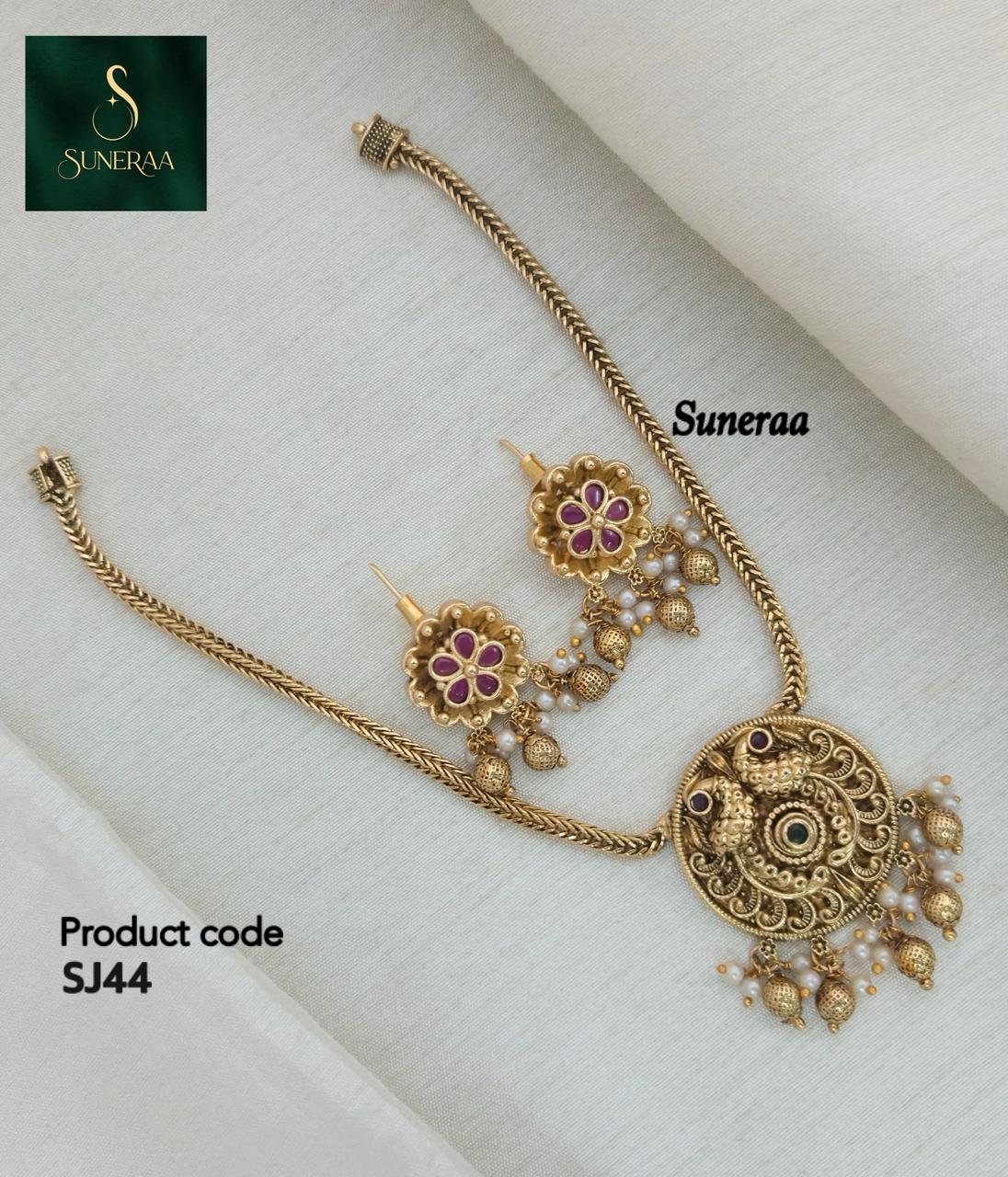 Ira Antique Pendant Necklace Set - image 8