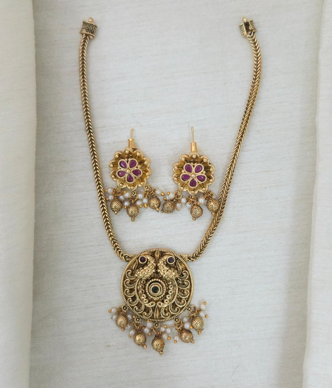 Ira Antique Pendant Necklace Set - image 3